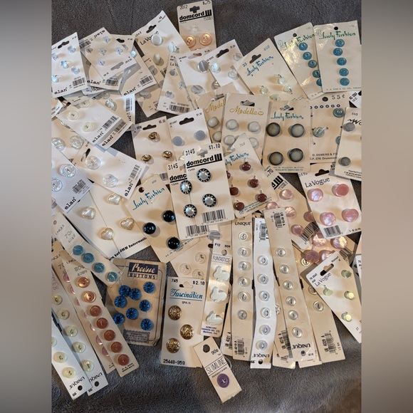 Vintage Assorted Button Collection - Picture 3 of 4